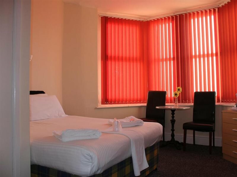 Фото The New Royal Windsor Hotel