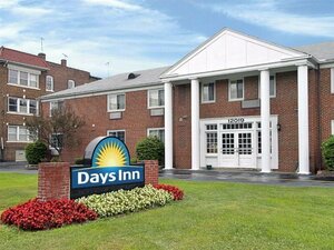 Гостиница Days Inn by Wyndham Cleveland Lakewood