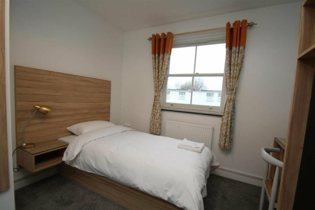 Фото Oyo Greenleafe Hotel