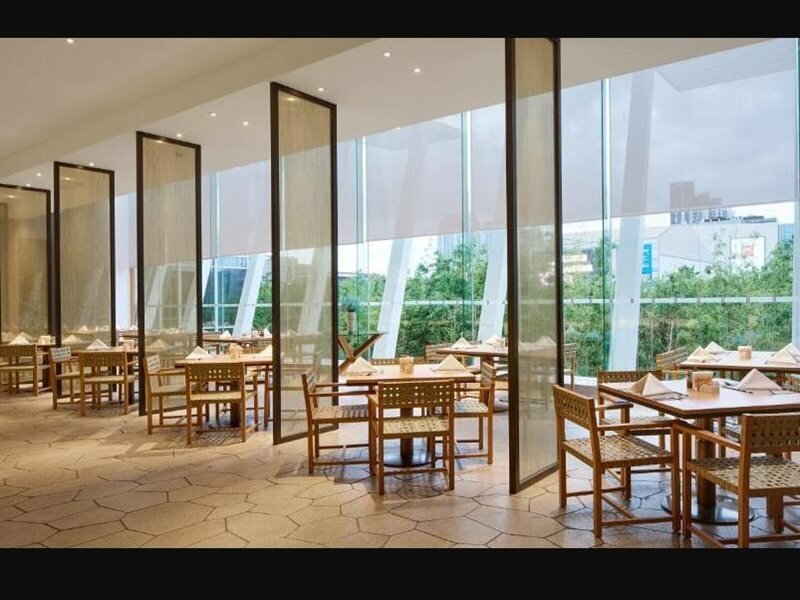 Фото Hualuxe Ningbo Harbor City, an Ihg Hotel