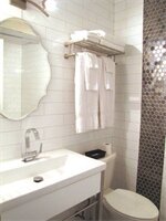 Фото Dundas Apartments & Suites