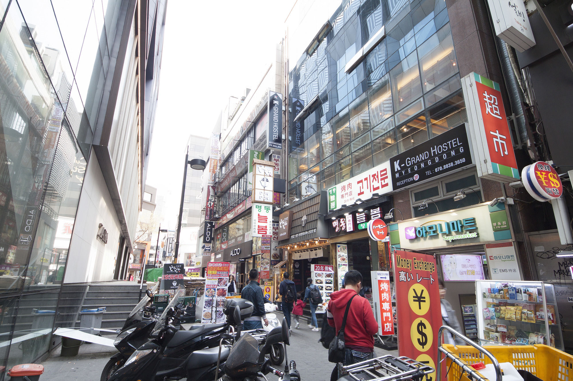 Фото Oyo Hostel Myeongdong 1