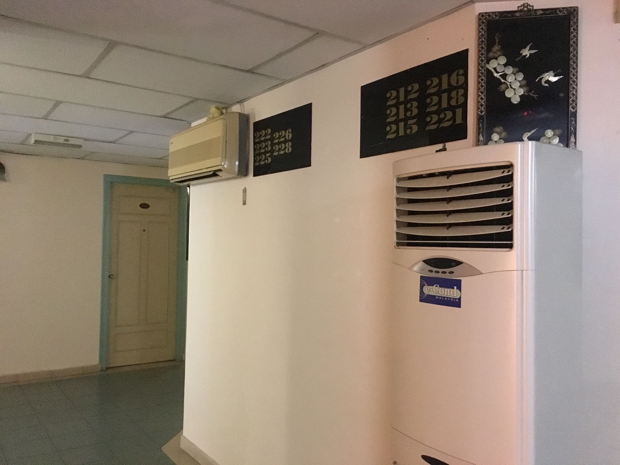 Фото Oyo 764 Hotel Famous Inn