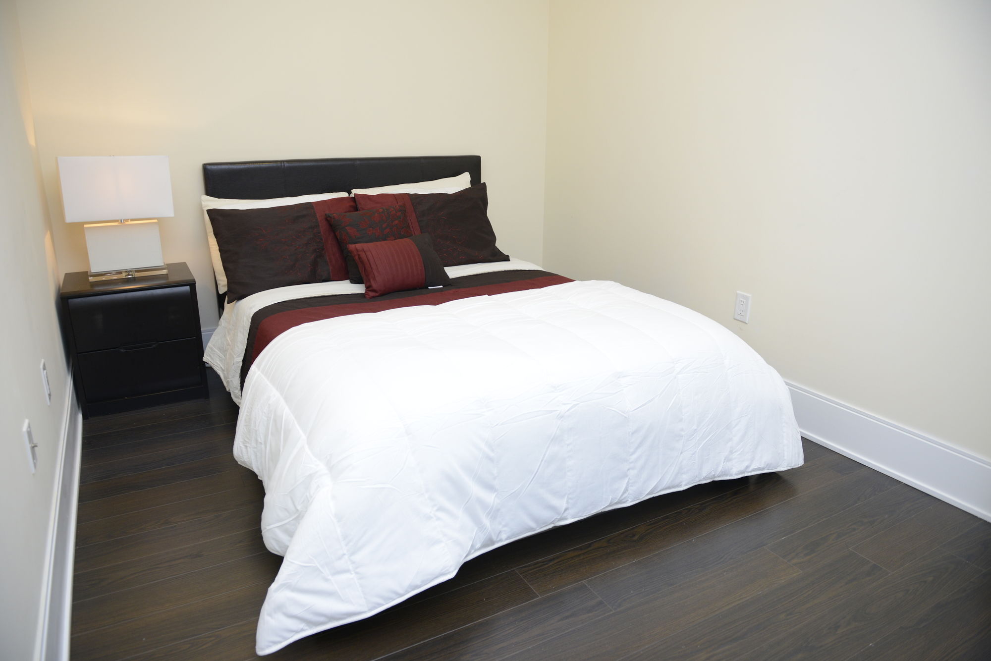 Фото Life Suites - Fort York Central Condo