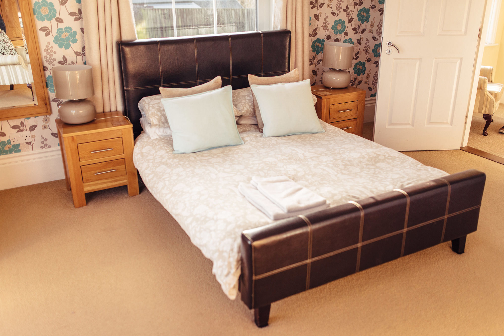 Фото The Caledon