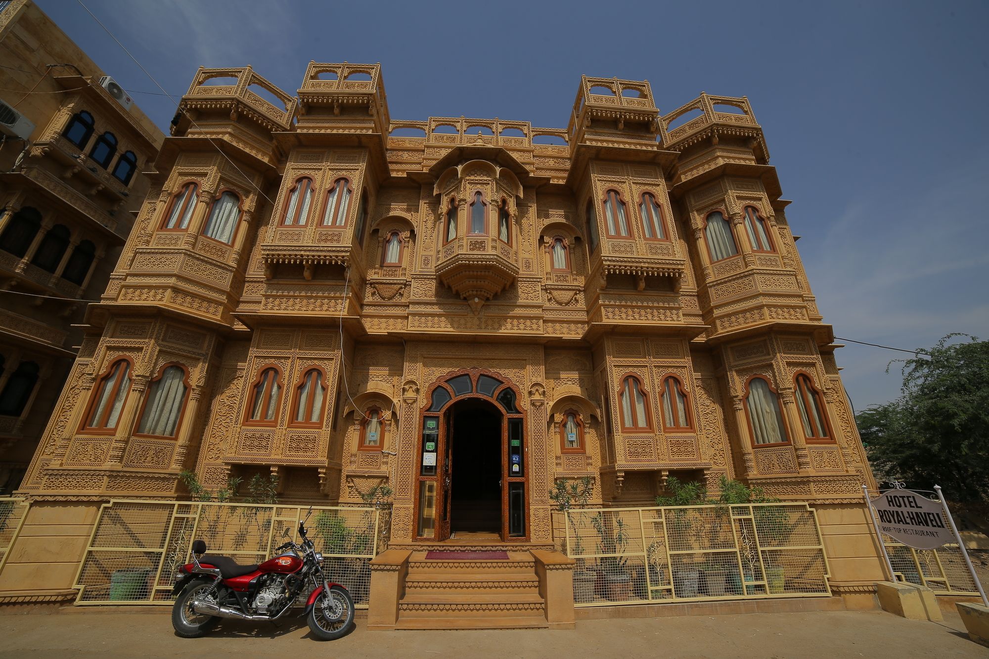 Фото Hotel Royal Haveli