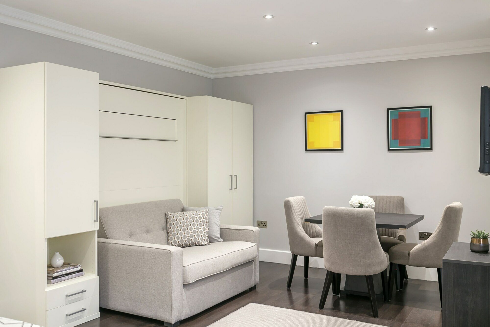 Фото Chilworth Court