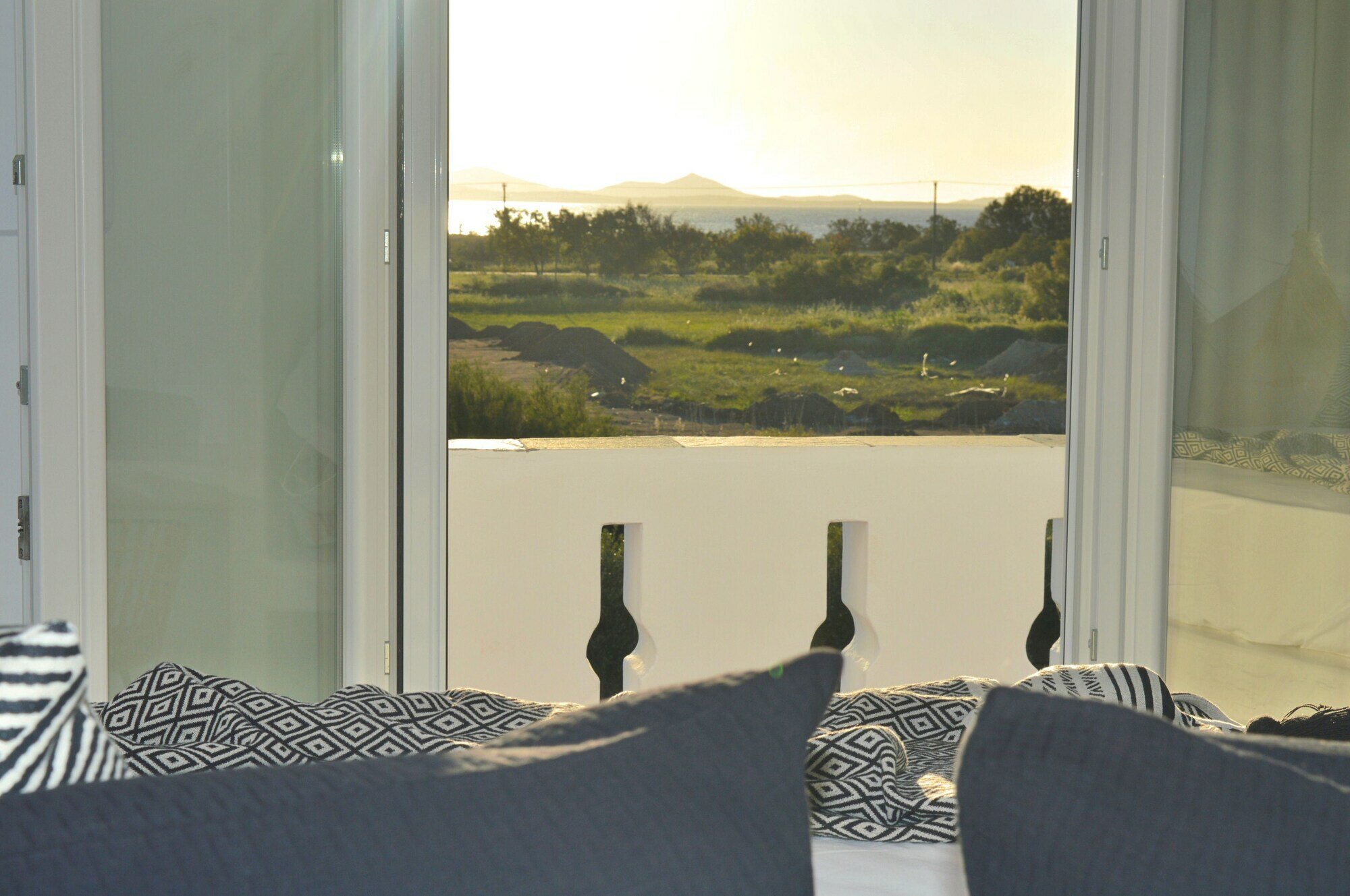 Фото Iphimedeia Apartments & Suites