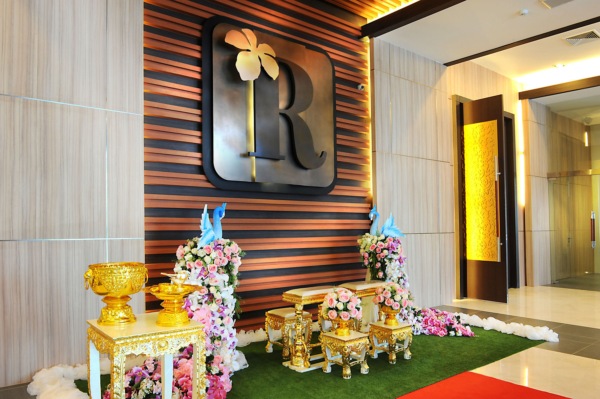 Фото Grand Ratchapruek Hotel