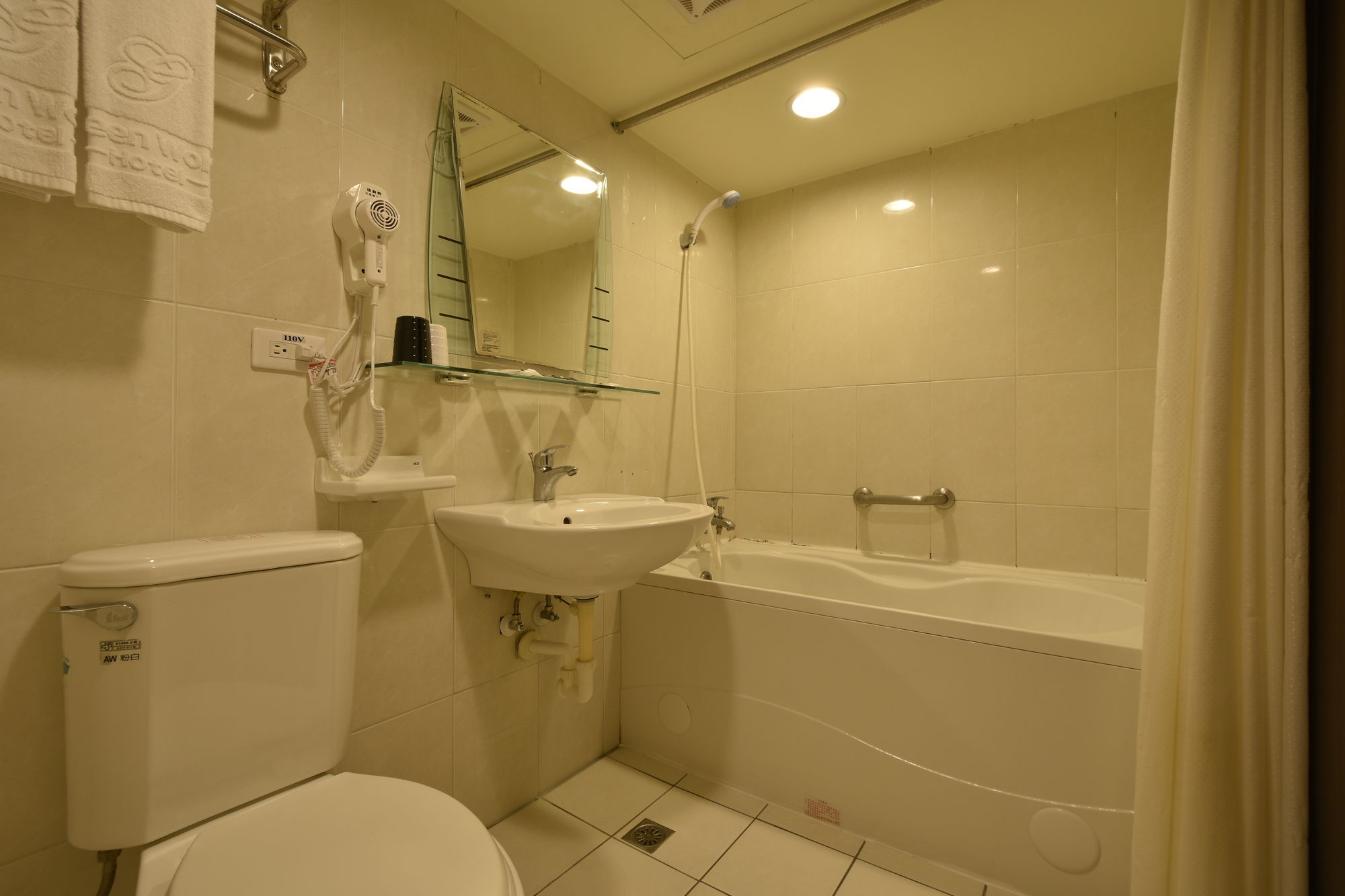 Фото New World Hotel