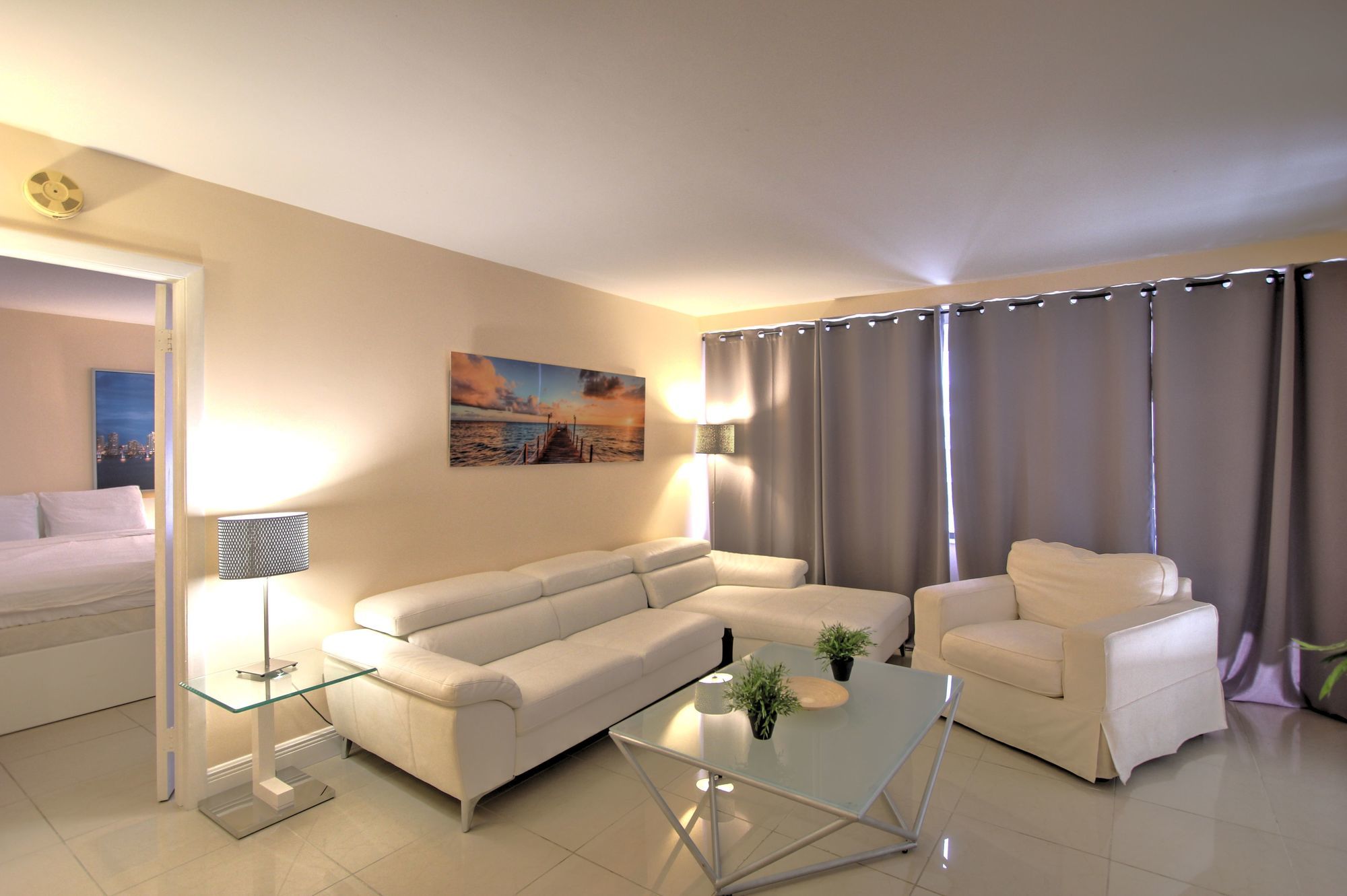 Фото Private Apartments by Vacations On Miami Beach