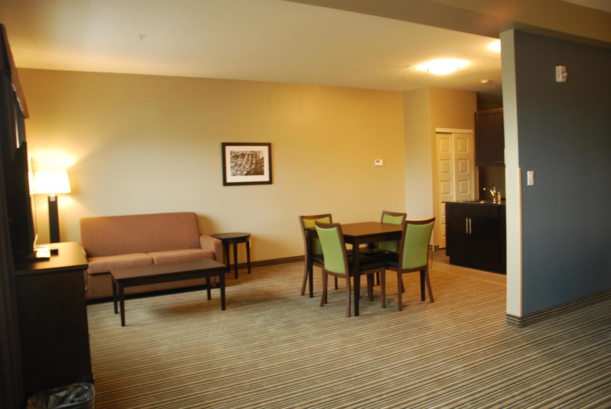 Фото Best Western Plus Fort Saskatchewan Inn & Suites