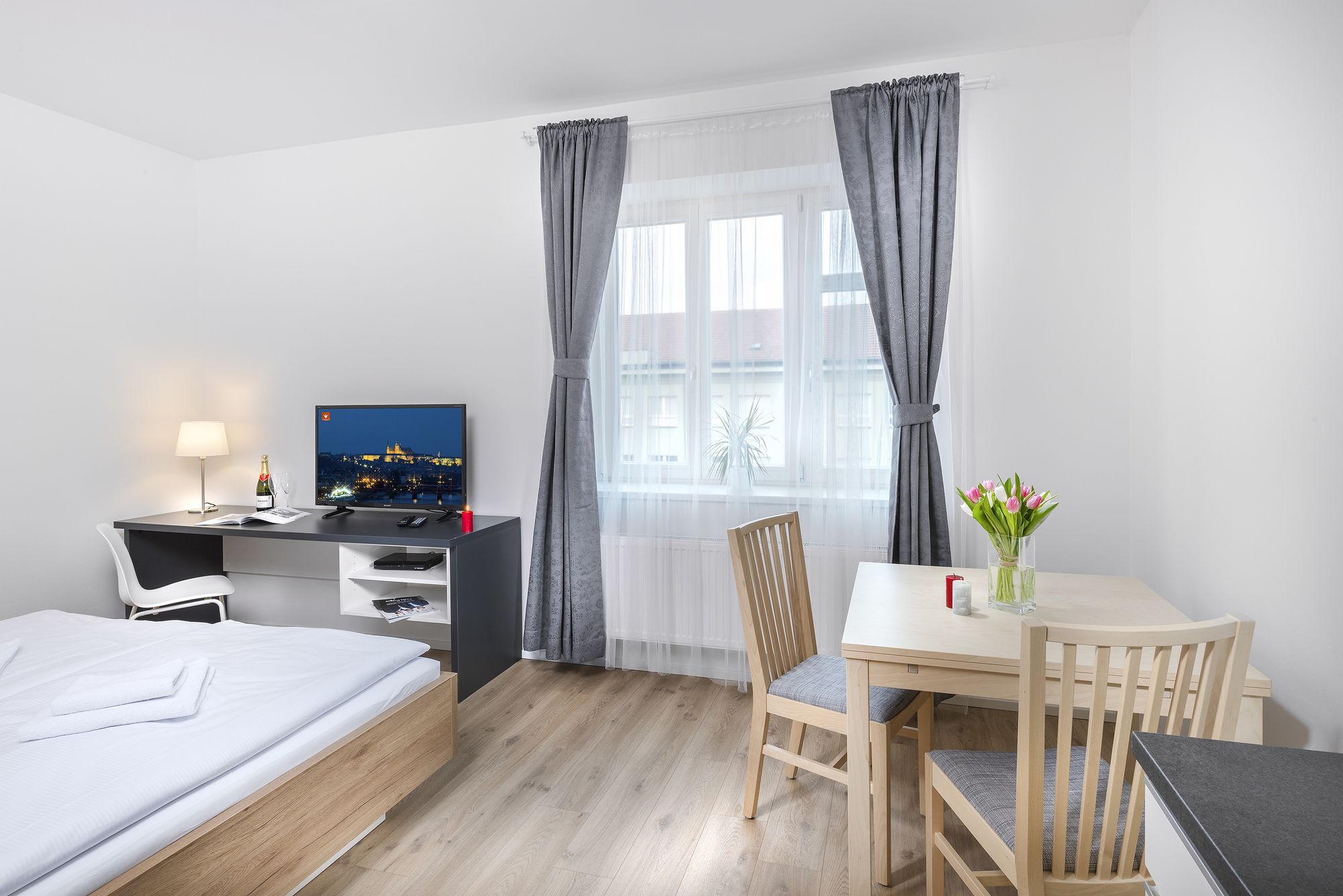 Фото Downtown Suites Belohorska