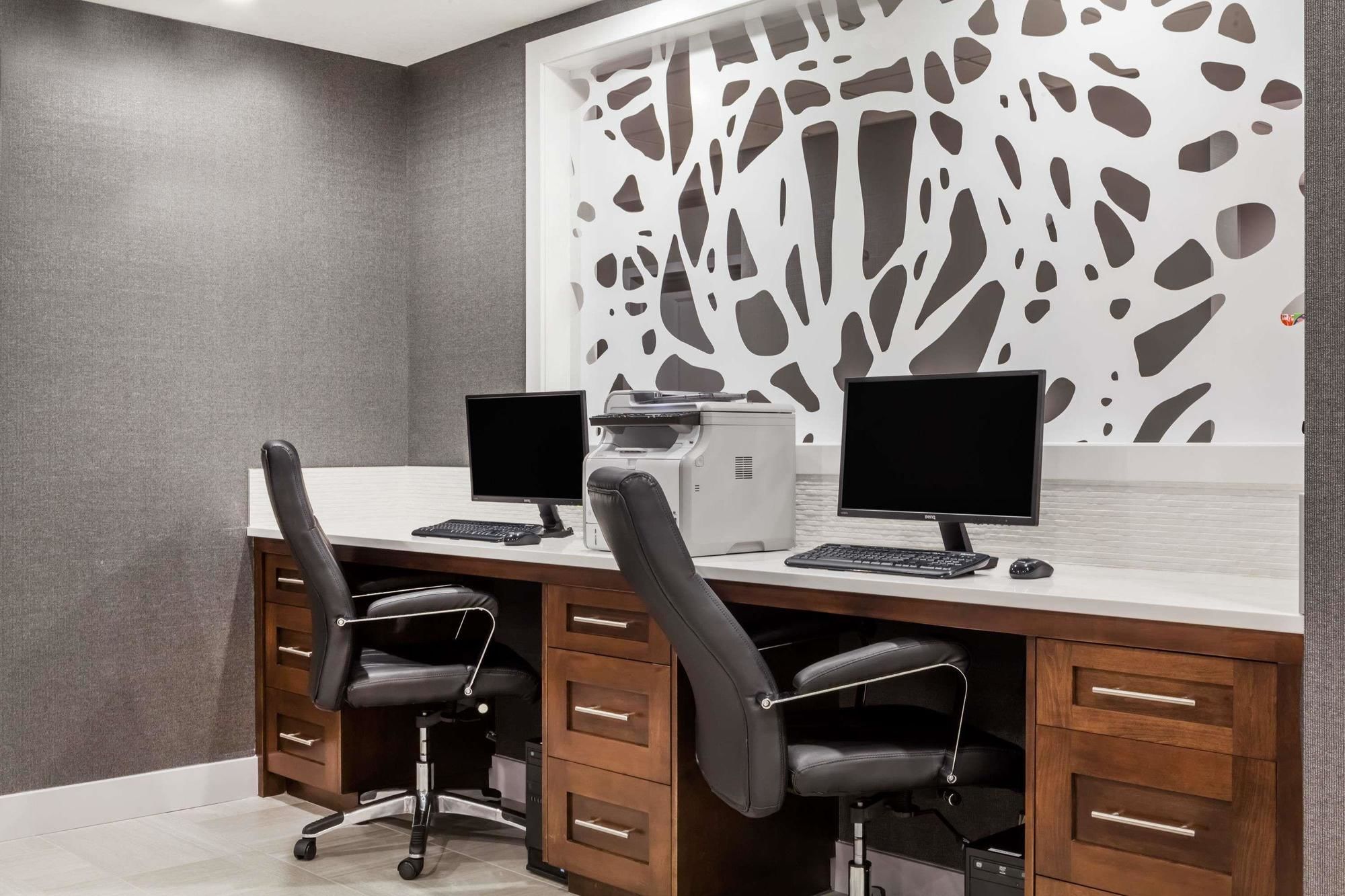 Фото Best Western Plus Airdrie Gateway