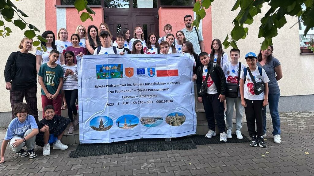 School Barbaros Martyr Mehmet Savunmaz Middle School, Manisa, photo