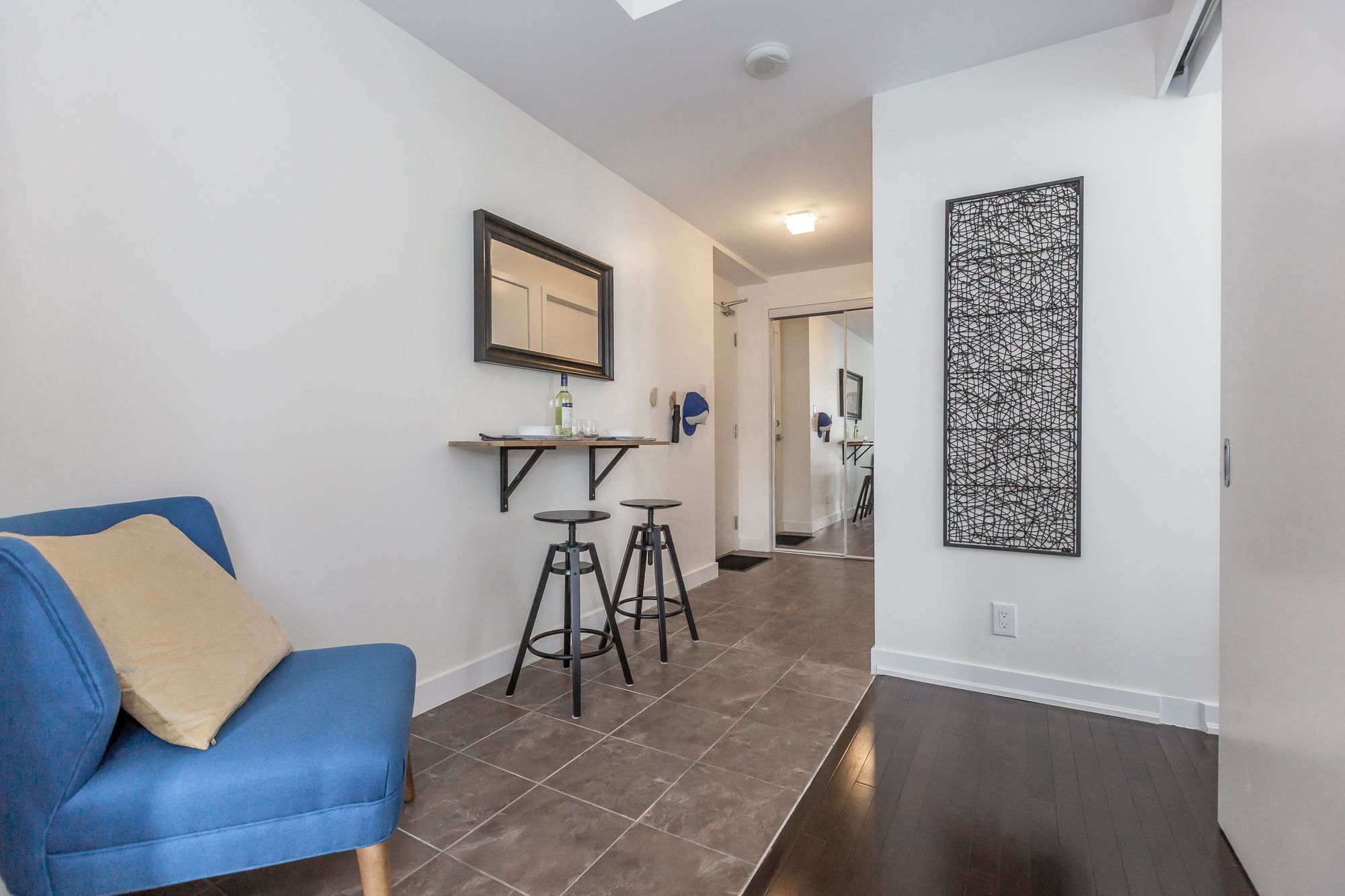 Фото Noel Suites-York St and Lakeshore Blvd