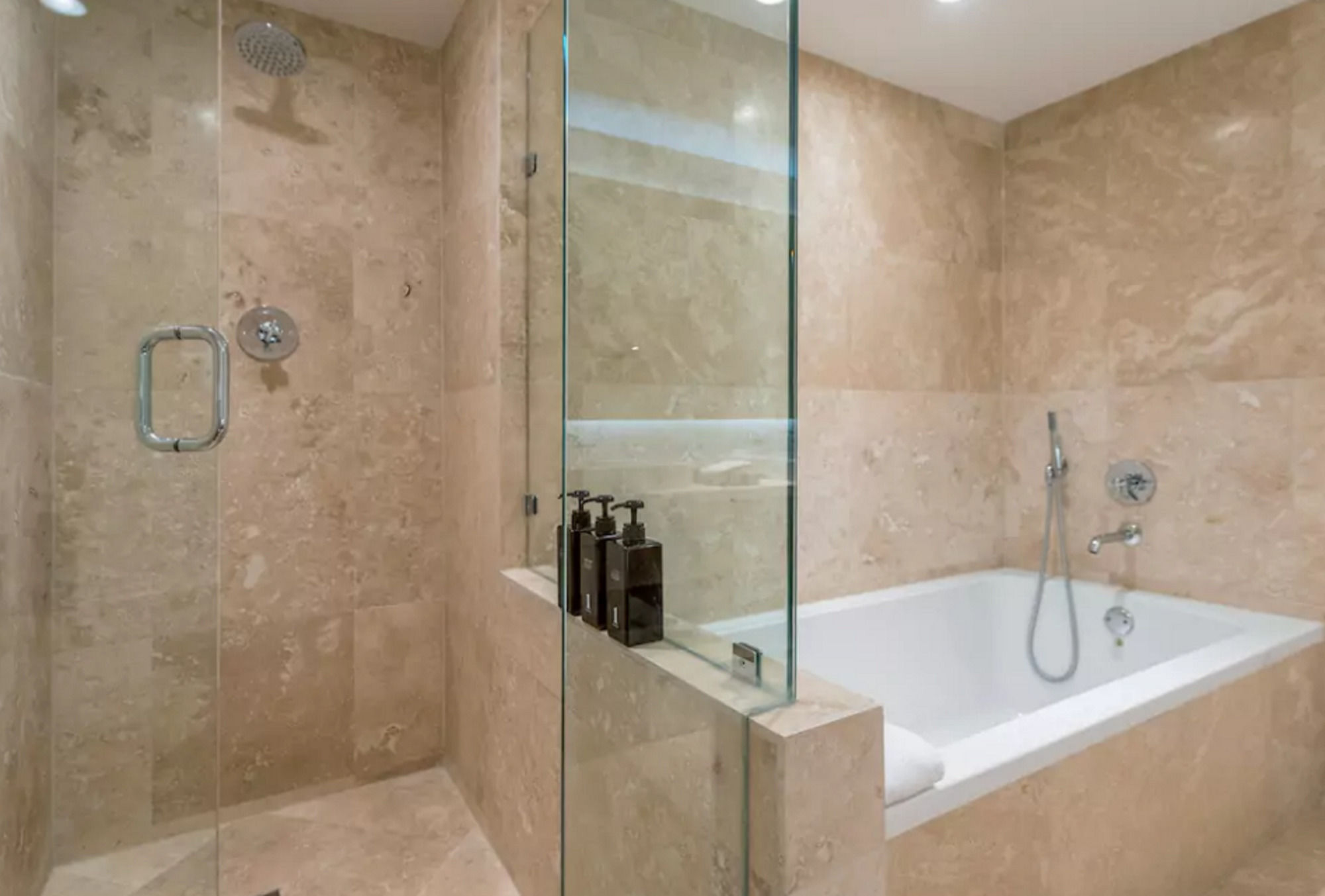 Фото The Retreat Collection at 1 Hotel & Homes South Beach