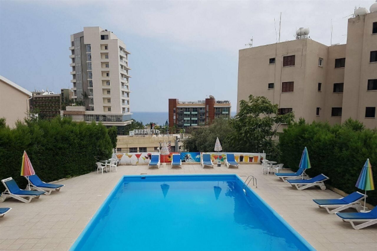 Фото Polyxeni Hotel Apartments