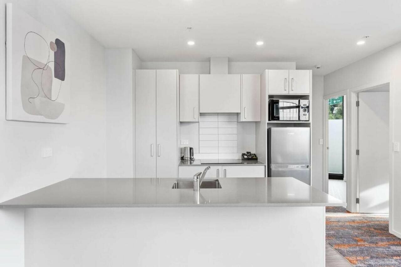 Фото Ramada by Wyndham Newmarket Auckland