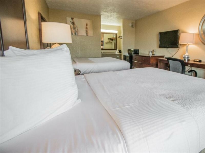 Фото Days Inn by Wyndham Fort Walton Beach
