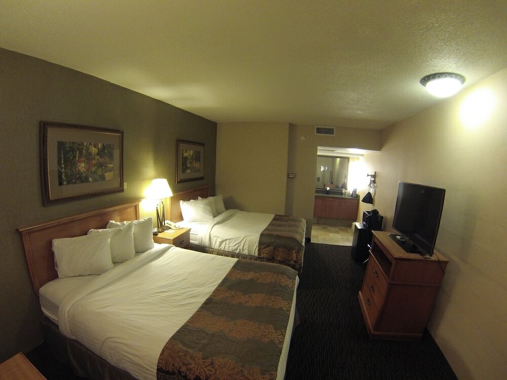 Фото Biltmore Hotel & Suites