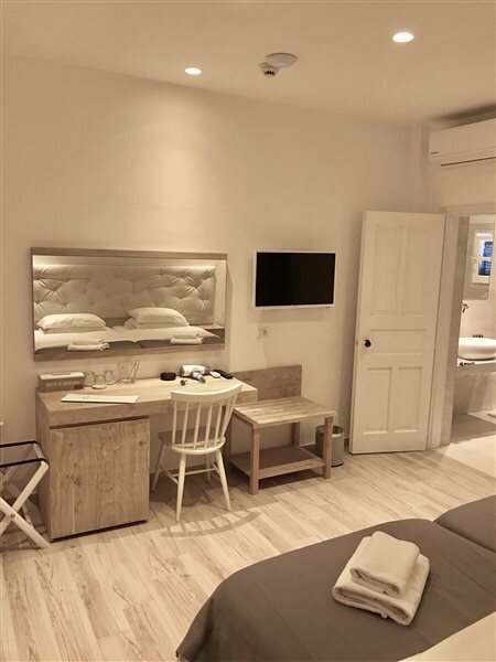 Фото Acrogiali Beachfront Hotel