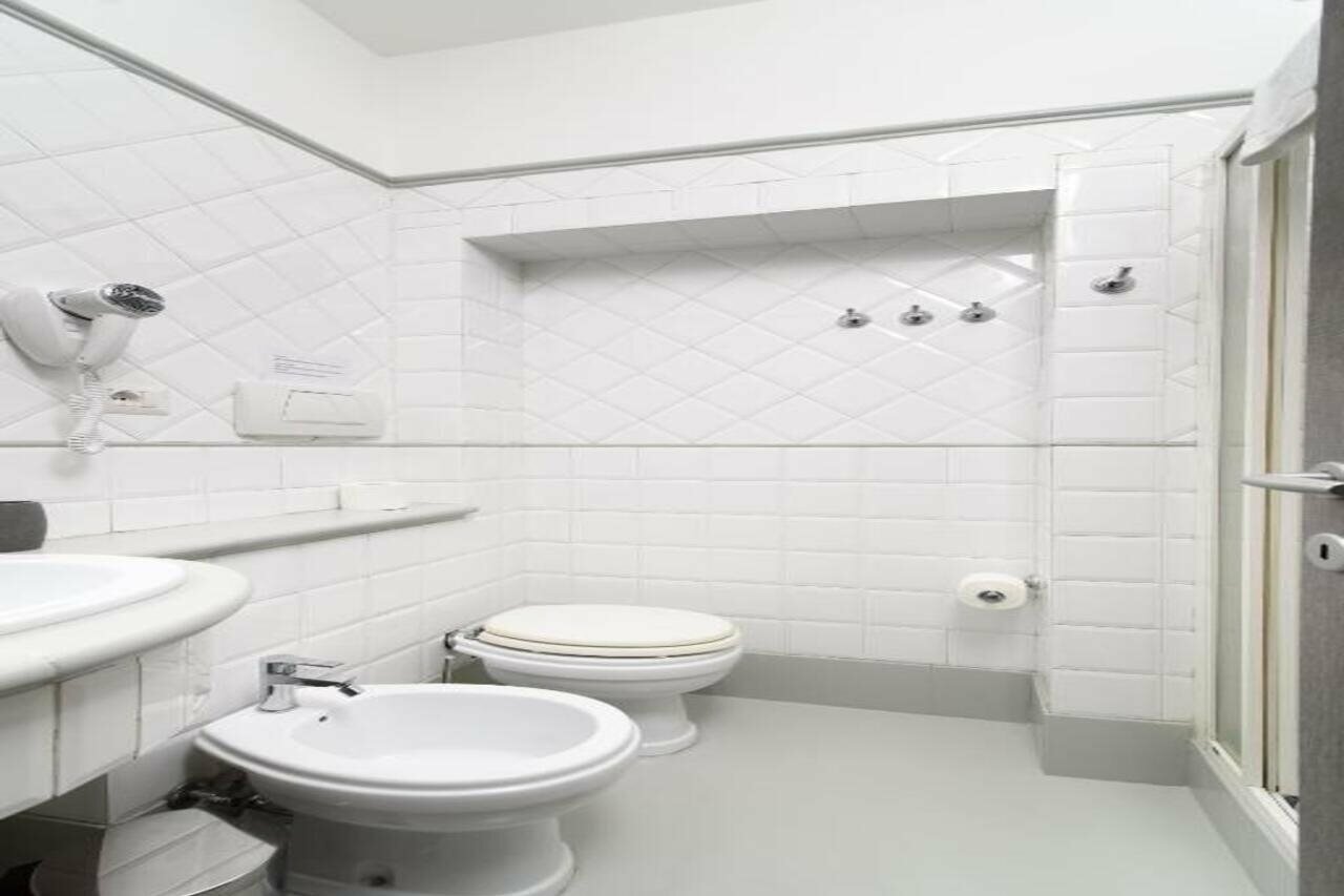 Фото White Caesar Guesthouse