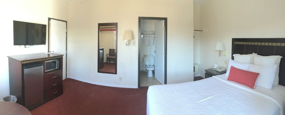 Фото Harborview Inn & Suites San Diego Harbor