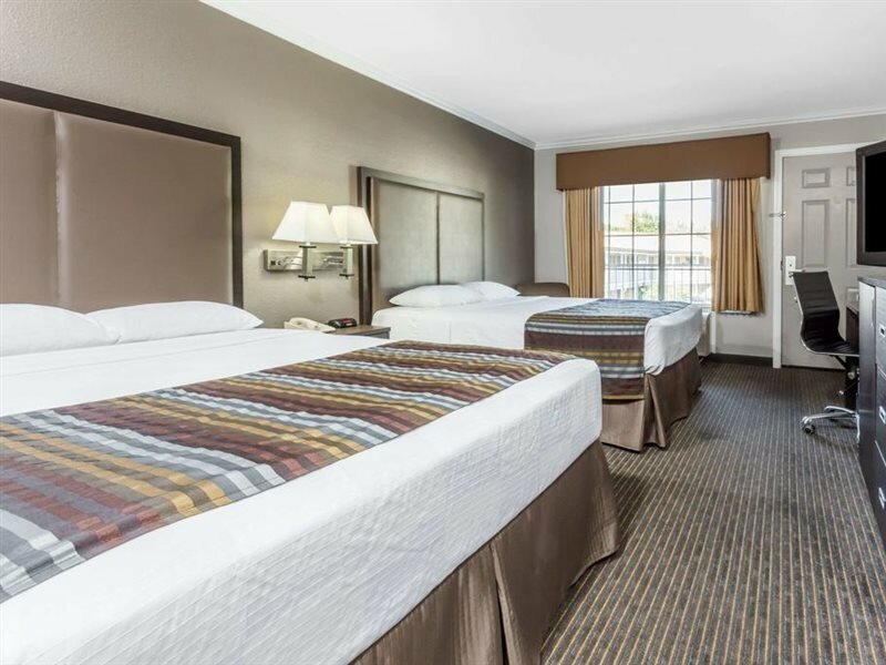 Фото Super 8 by Wyndham Mountain View