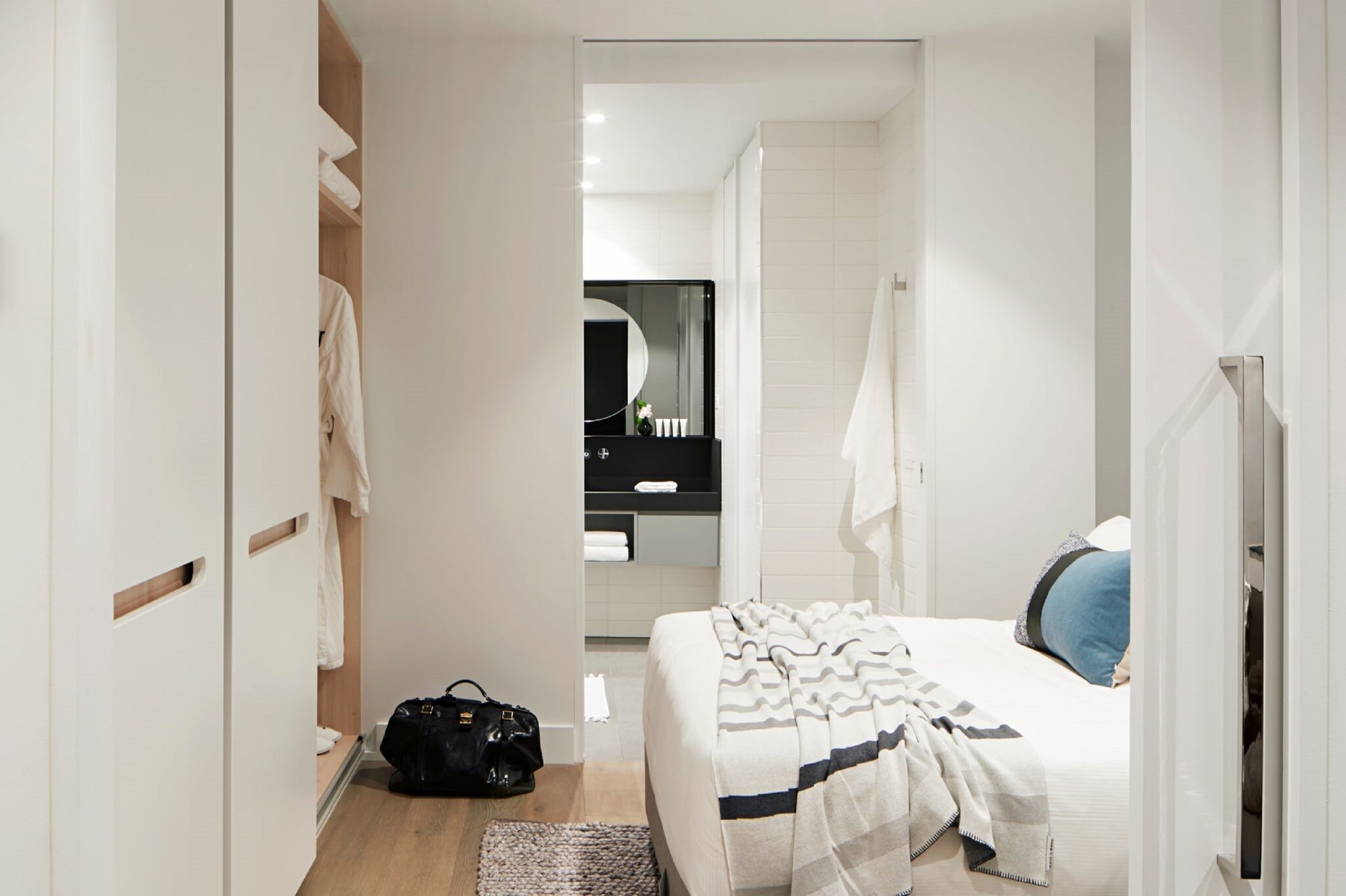 Фото Tyrian Serviced Apartments - Albert Park Lake