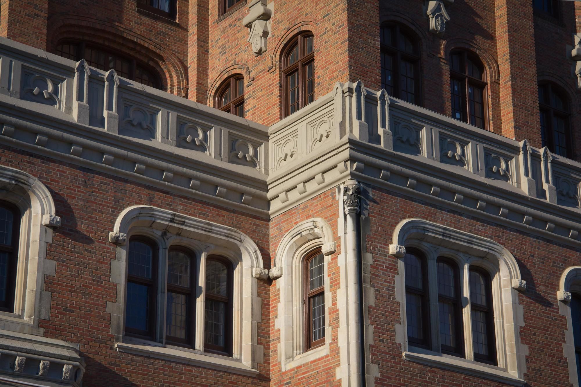 Фото The Tudor Arms Hotel Cleveland - a DoubleTree by Hilton