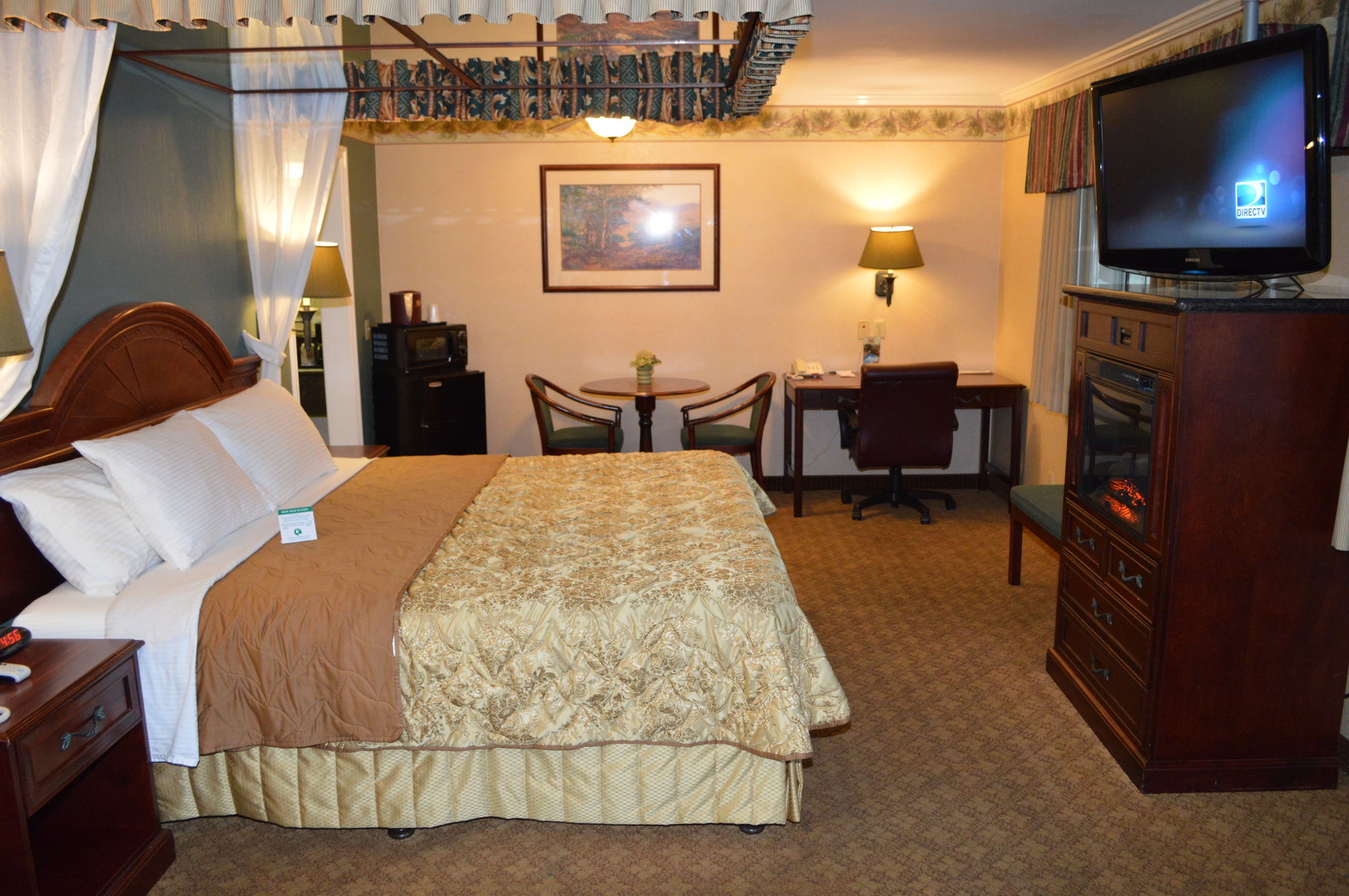 Фото Dynasty Suites Redlands