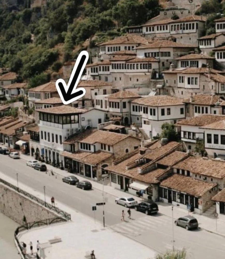 Фото White House Berat