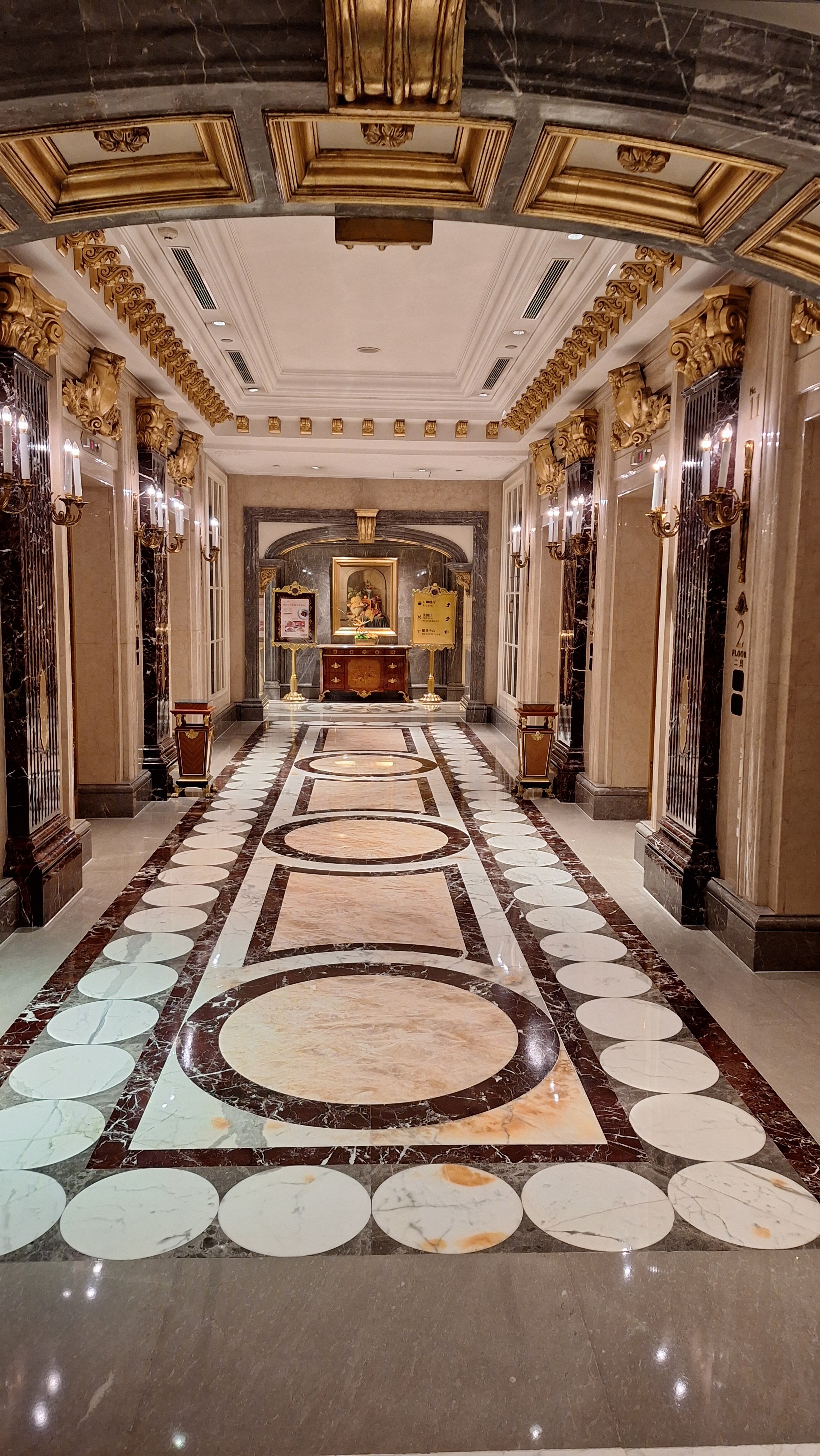 Фото Legendale Hotel Beijing