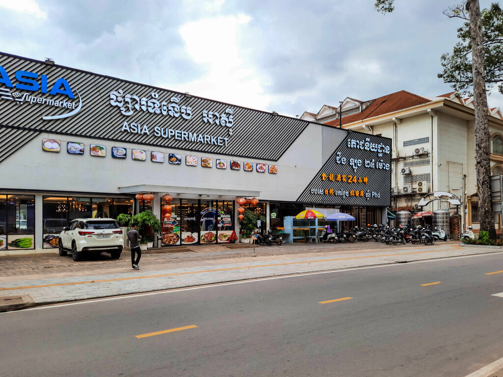 Shopping mall The Heritage Walk, Siem Reap, photo