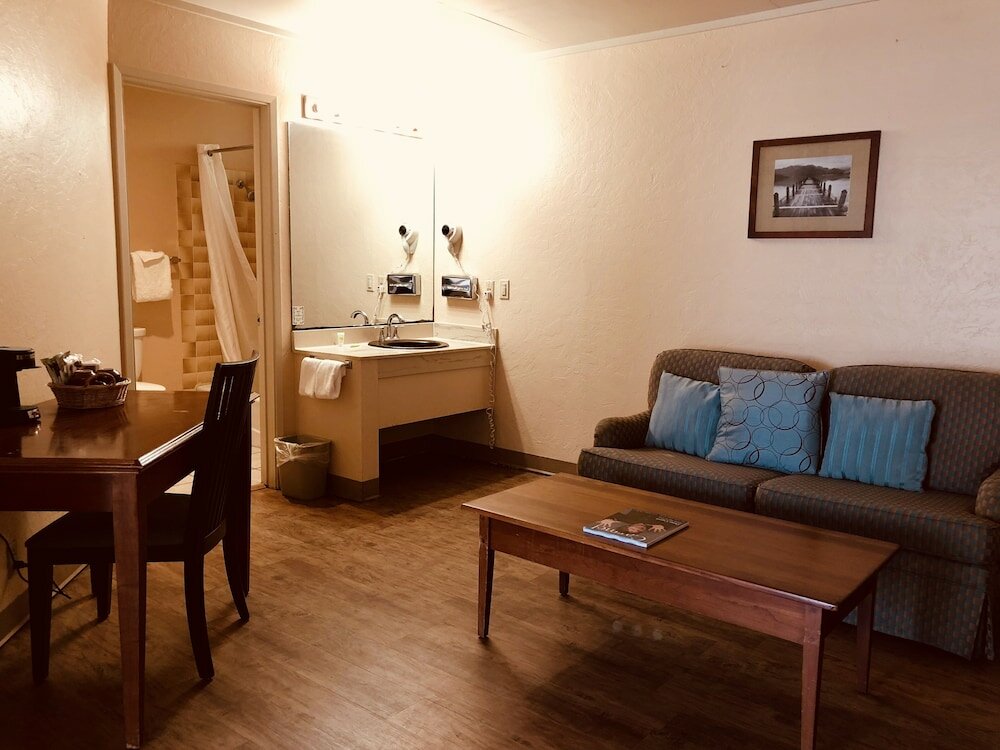 Фото Carmel Resort Inn