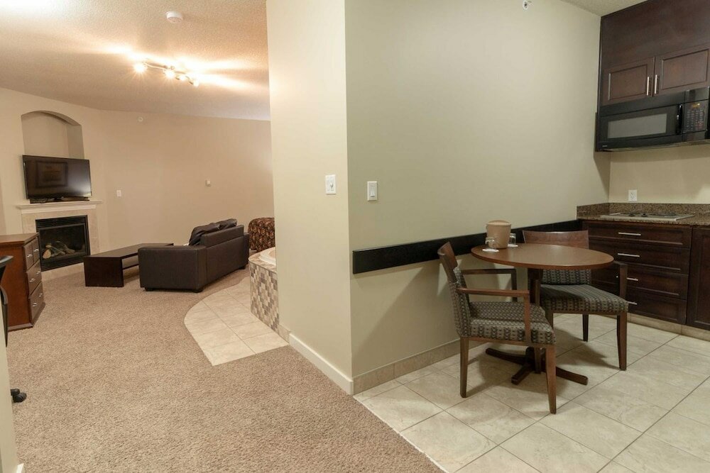 Фото BCMInns Lac La Biche