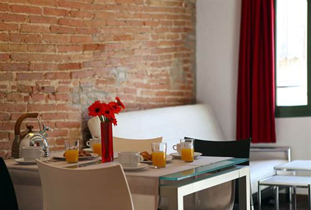 Фото Apartaments Ciutat Vella