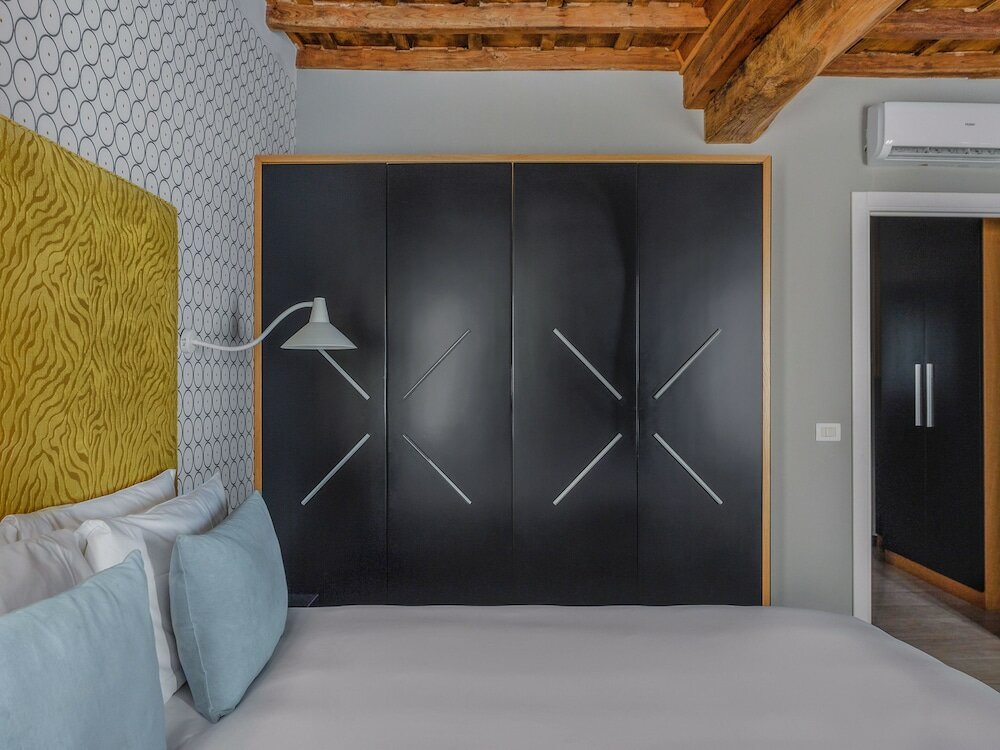 Фото The Telegraph Suites