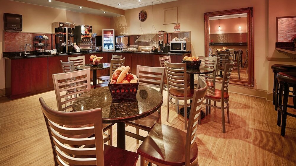 Фото Best Western Plus Coastline Inn