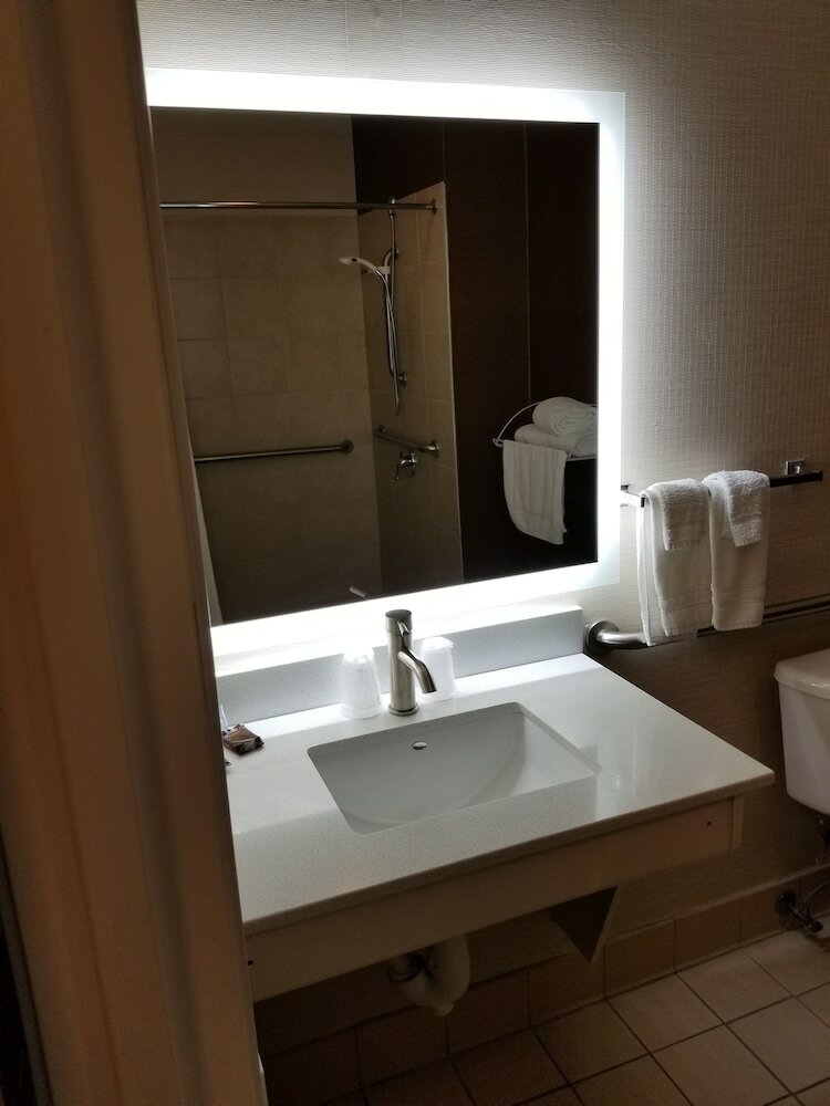 Фото Wingate by Wyndham Great Falls