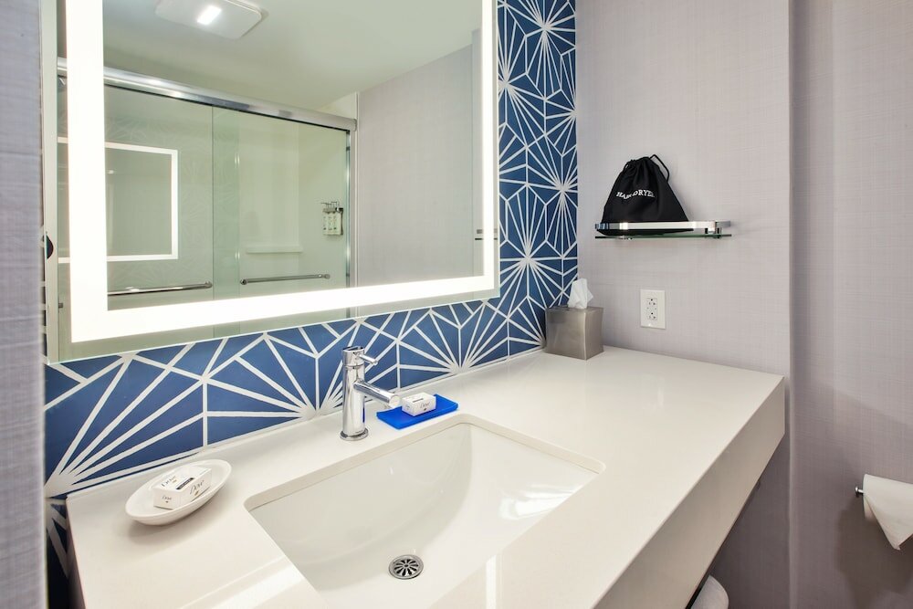 Фото Holiday Inn Express Hotel & Suites Va Beach Oceanfront, an Ihg Hotel