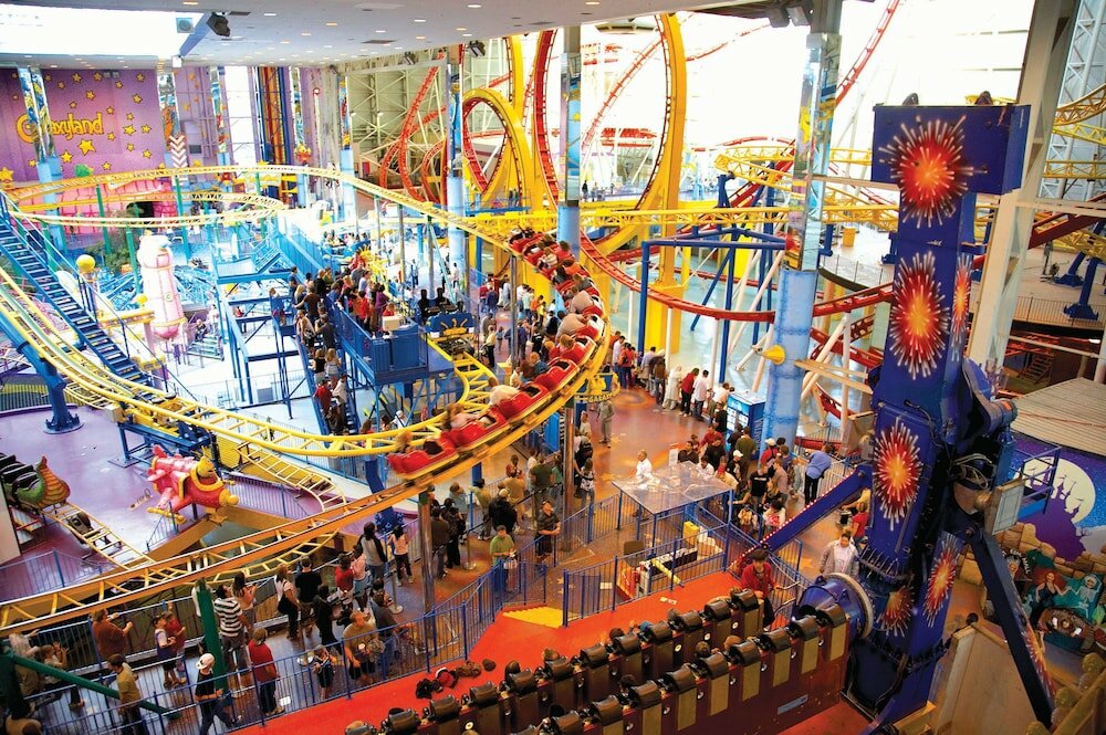 Фото West Edmonton Mall Inn