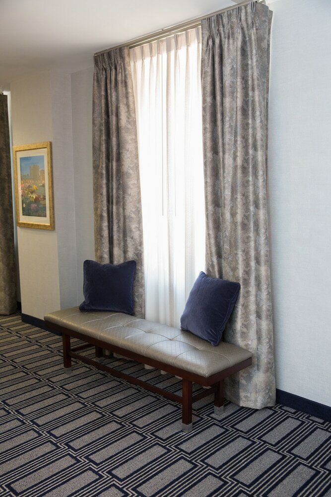 Фото Hampton Inn & Suites Providence Downtown