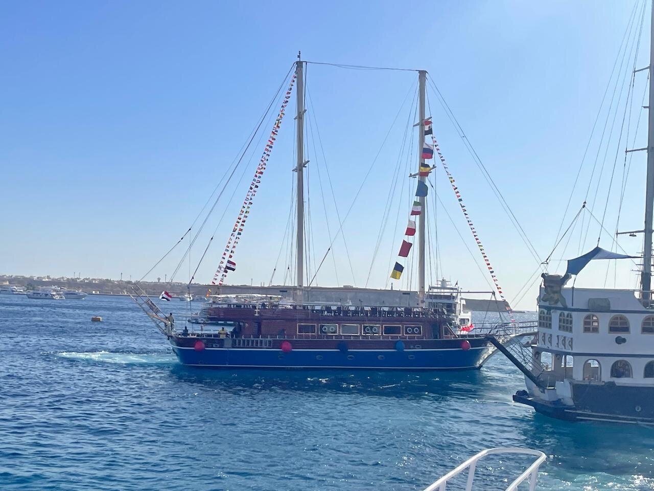 Фото Amwaj Oyoun Resort