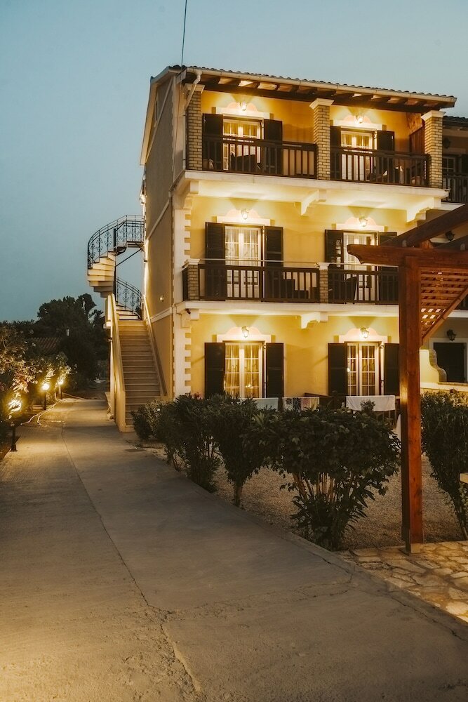 Фото Potamos Apartments