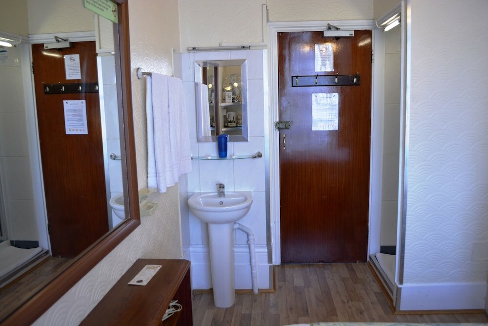 Фото Falcon Hotel