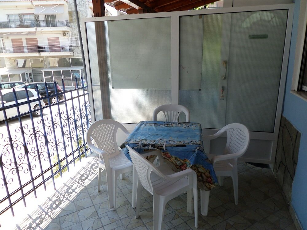 Фото Artemis Studios & Apartments