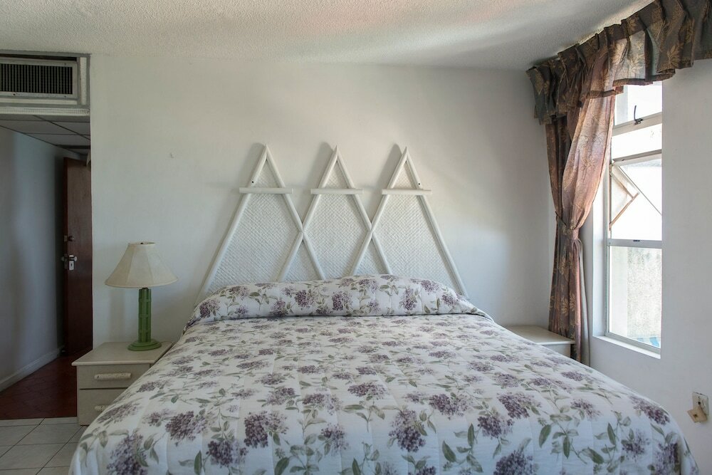 Фото Montego Bay Club Beach Resort