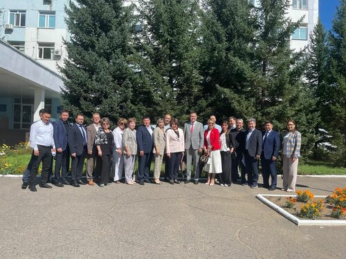 Көпшілік Наташаны ұрсып жатыр